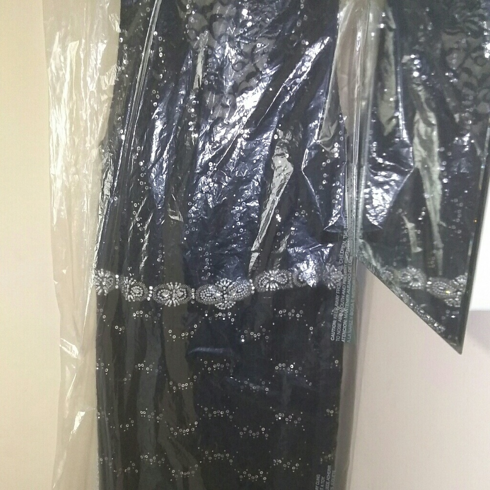 Dress - Picture 4 of 4